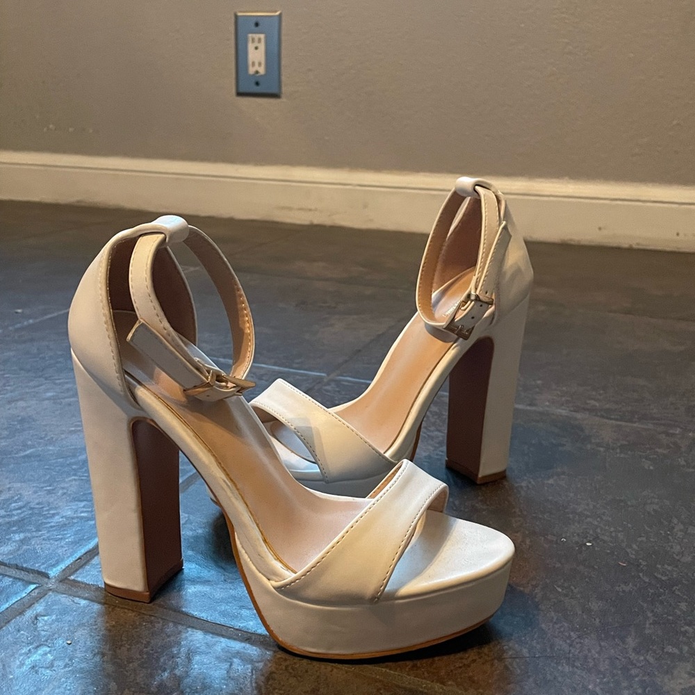 White Chunky Heels - Pretty Little Thing